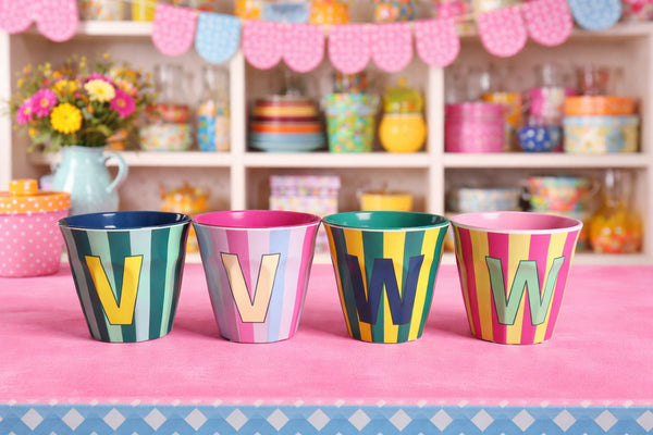 🇩🇰 Rice Becher Medium Buchstaben “V & W”